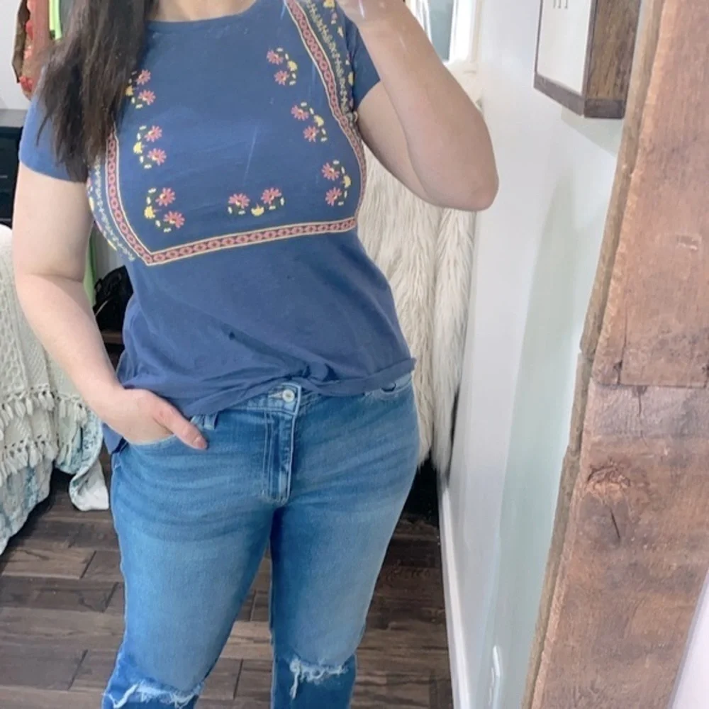Hannah blue embroidered top size small